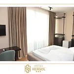 فندق Hersol 3*